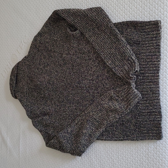 Men's Sweater - Picture 2 of 7